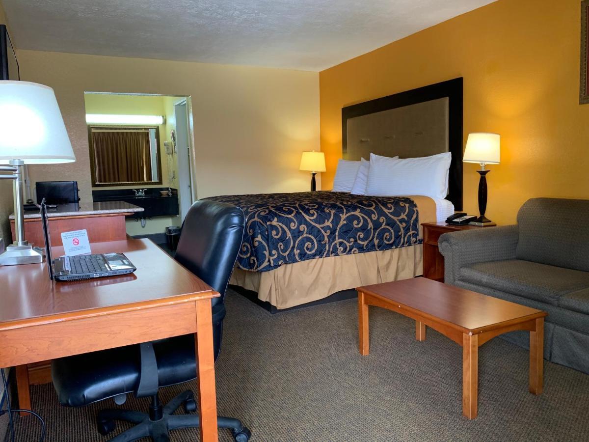 Americas Best Value Inn Forest Exteriér fotografie