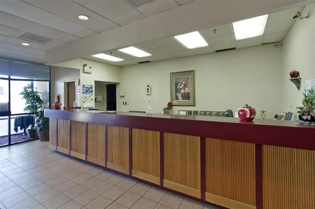 Americas Best Value Inn Forest Interiér fotografie