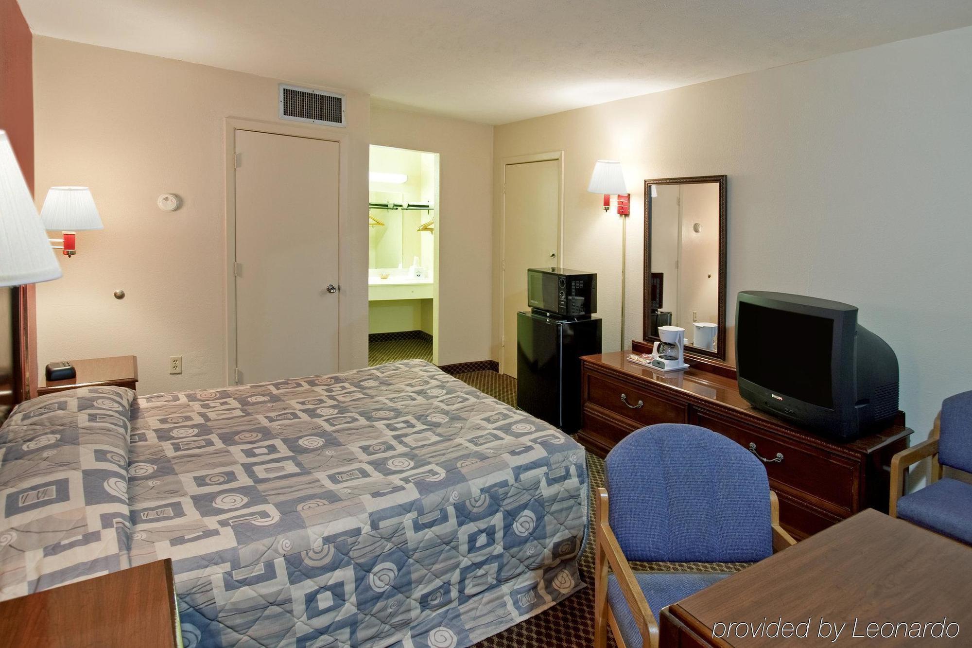 Americas Best Value Inn Forest Pokoj fotografie