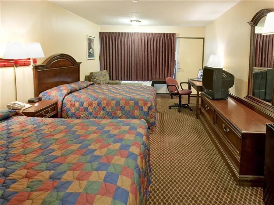 Americas Best Value Inn Forest Exteriér fotografie